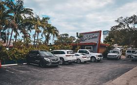 Hollywood Light Haven Lodge